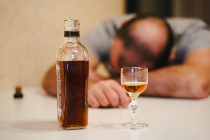 Постановочная съемка на тему алкоголя