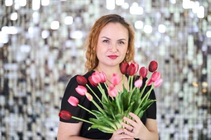 Девушка с цветами