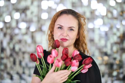 Девушка с цветами