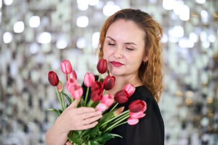 Девушка с цветами