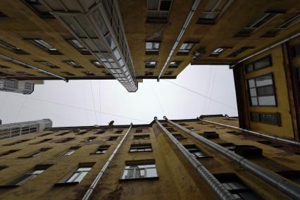 Аварийный жилой дом в Петербурге