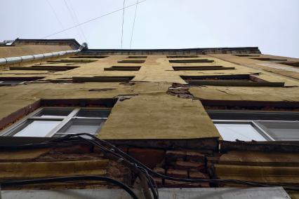 Аварийный жилой дом в Петербурге