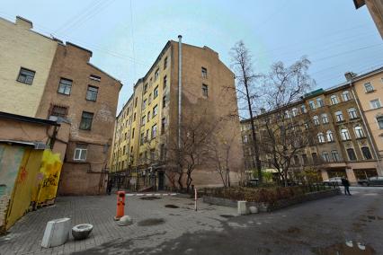 Аварийный жилой дом в Петербурге