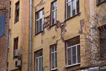 Аварийный жилой дом в Петербурге