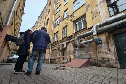 Аварийный жилой дом в Петербурге