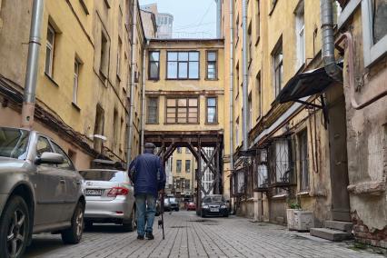 Аварийный жилой дом в Петербурге