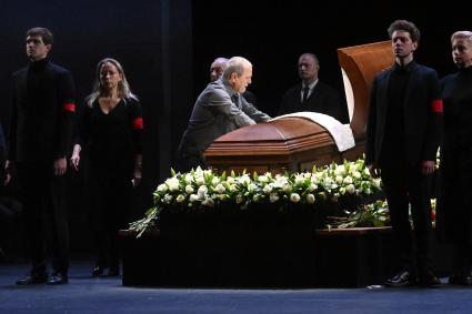 Прощание с актером Владимиром Симоновым в Москве