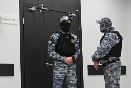 Судебные приставы