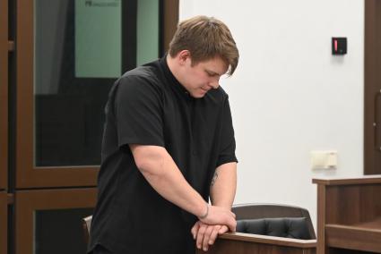 Бывший учитель физики Сергей Перминов в суде