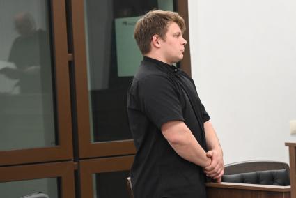 Бывший учитель физики Сергей Перминов в суде