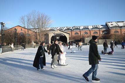 Первый каток в Петербурге начал работать в Новой Голландии