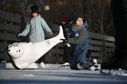 Первый каток в Петербурге начал работать в Новой Голландии