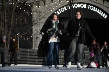 Первый каток в Петербурге начал работать в Новой Голландии