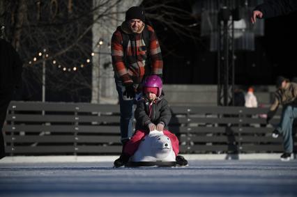 Первый каток в Петербурге начал работать в Новой Голландии