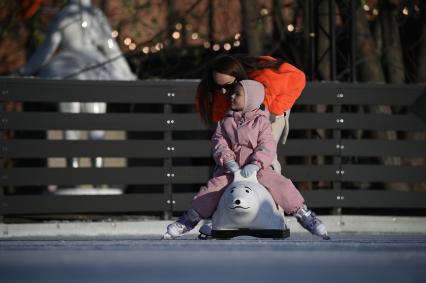 Первый каток в Петербурге начал работать в Новой Голландии