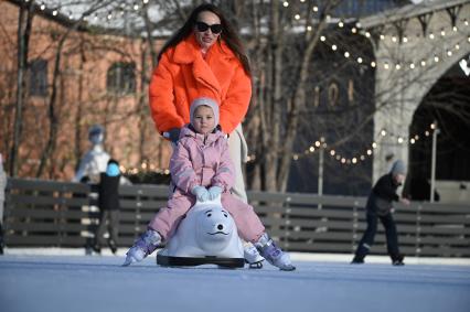 Первый каток в Петербурге начал работать в Новой Голландии