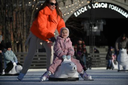 Первый каток в Петербурге начал работать в Новой Голландии