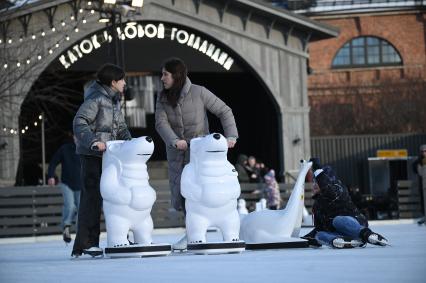Первый каток в Петербурге начал работать в Новой Голландии