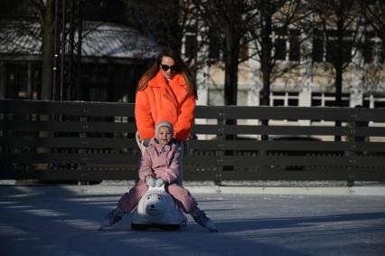 Первый каток в Петербурге начал работать в Новой Голландии