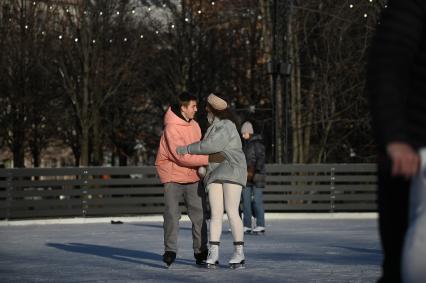 Первый каток в Петербурге начал работать в Новой Голландии