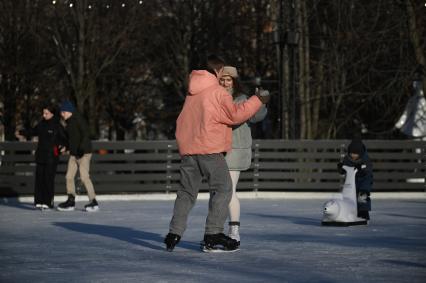 Первый каток в Петербурге начал работать в Новой Голландии