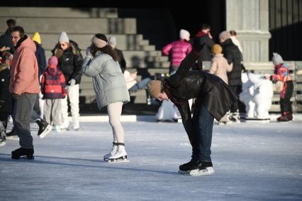 Первый каток в Петербурге начал работать в Новой Голландии