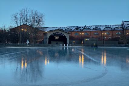 Первый каток в Петербурге начал работать в Новой Голландии
