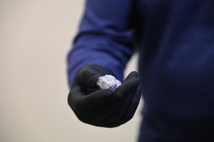 Фрагмент метеорита, упавшего 27 октября в Новгородской области, привезли в Екатеринбург