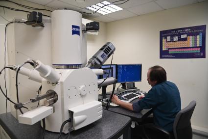 Фрагмент метеорита, упавшего 27 октября в Новгородской области, привезли в Екатеринбург