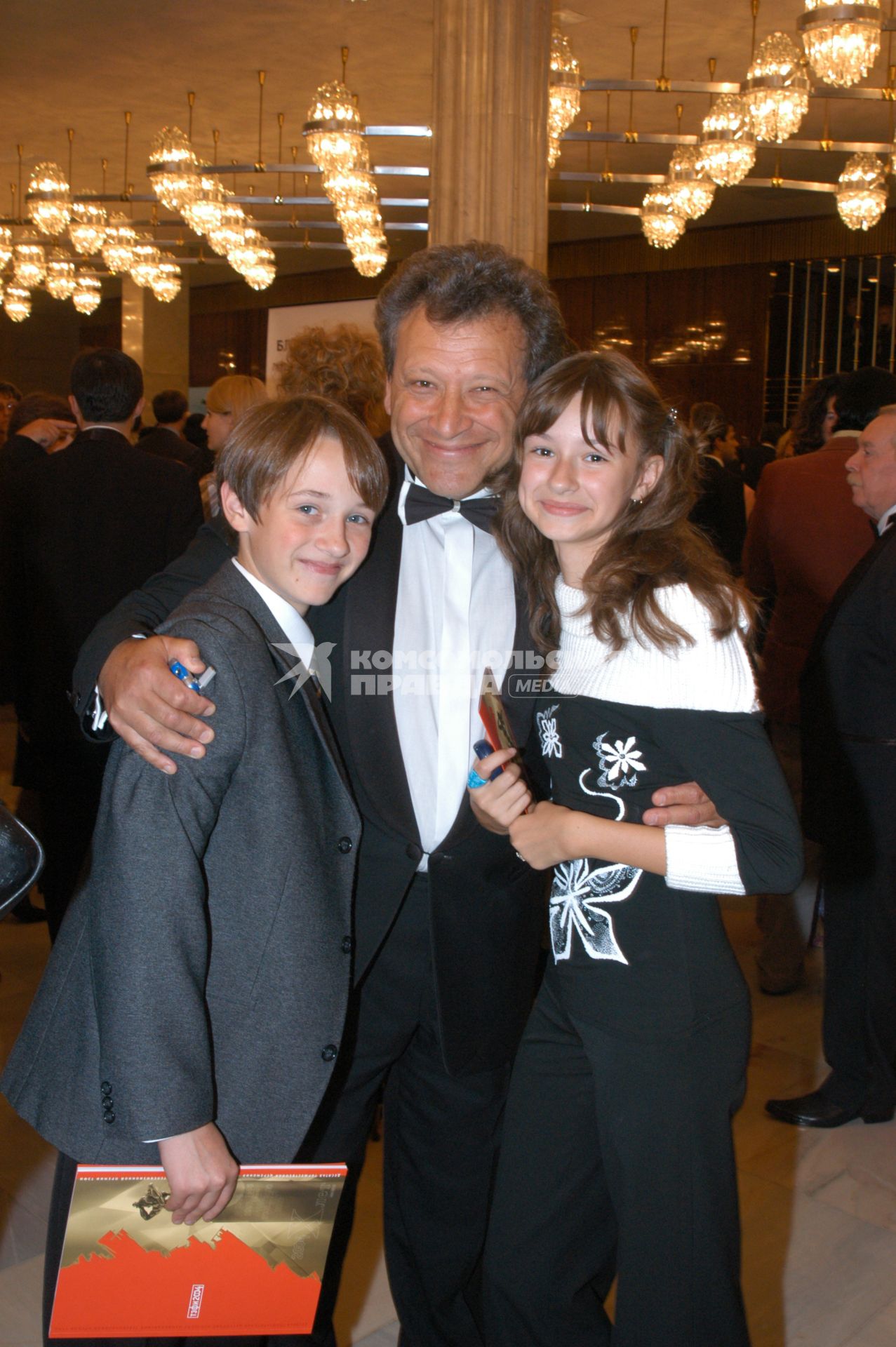 Диск8. Премия ТЭФИ-2004  24 сентября  2004 год Андрей Григорьев-Апполонов с женой