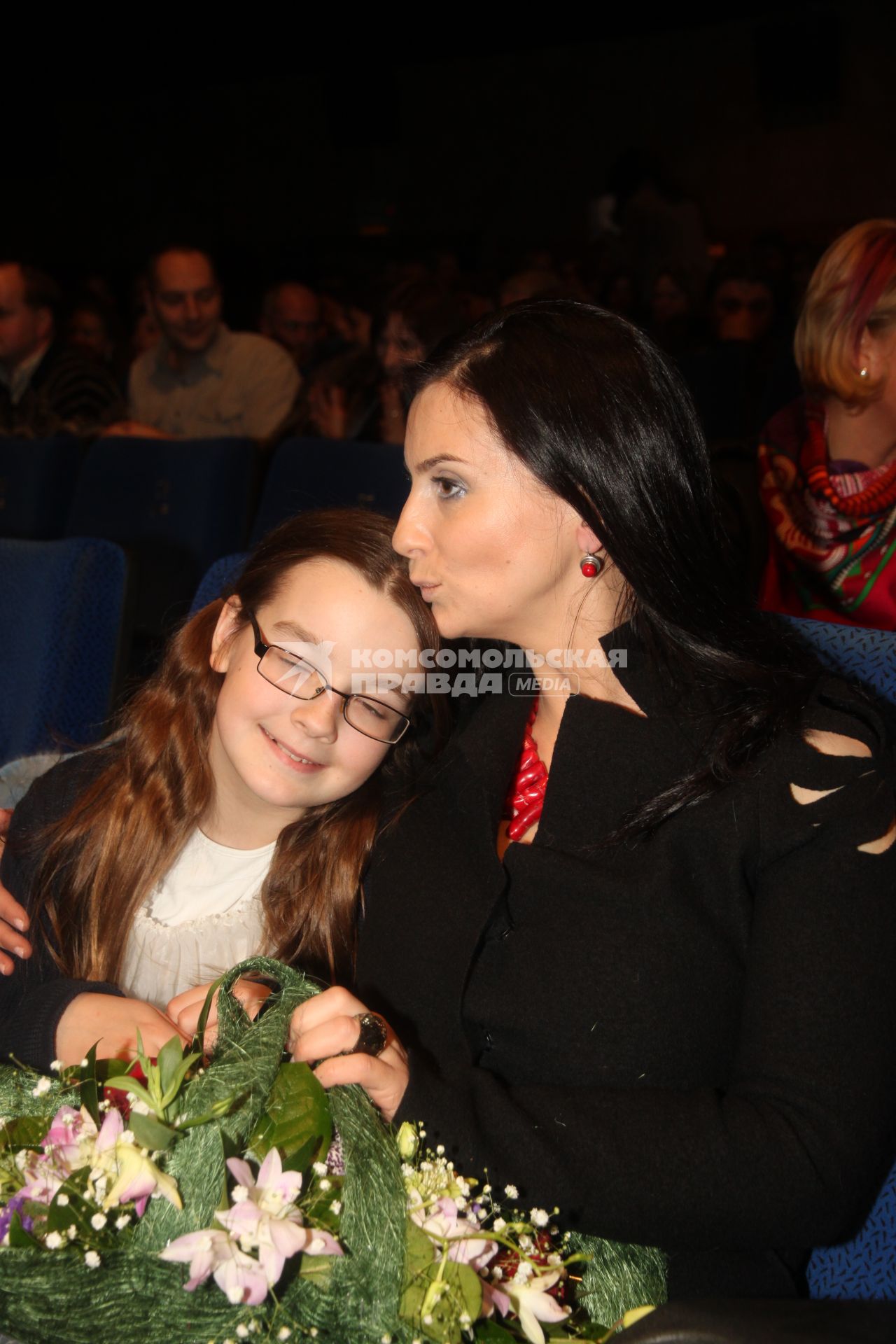 Диск35. Премьера фильма `Самка` 2011 год. На снимке: актриса, телеведущая Екатерина Стриженова и ее дочь Саша.
