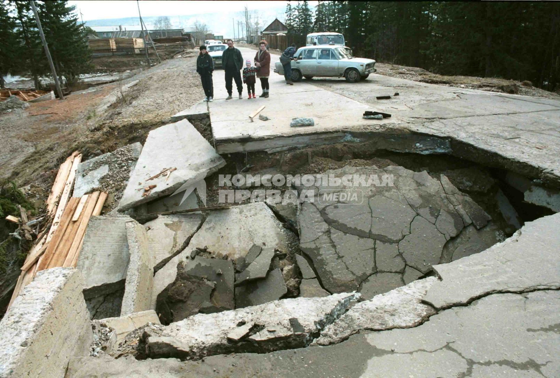 провал в городе
яма
обрушение