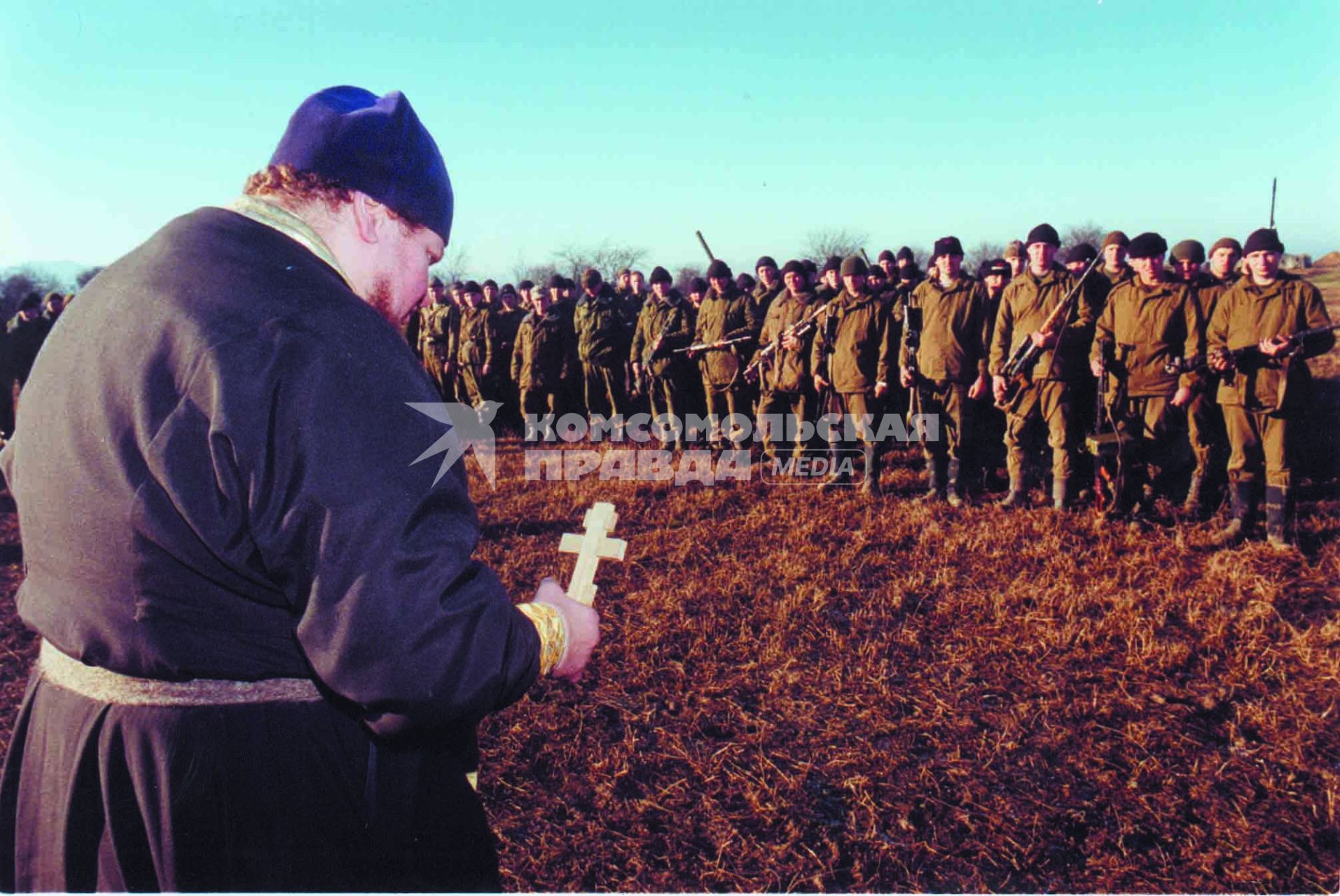 священник святит военных