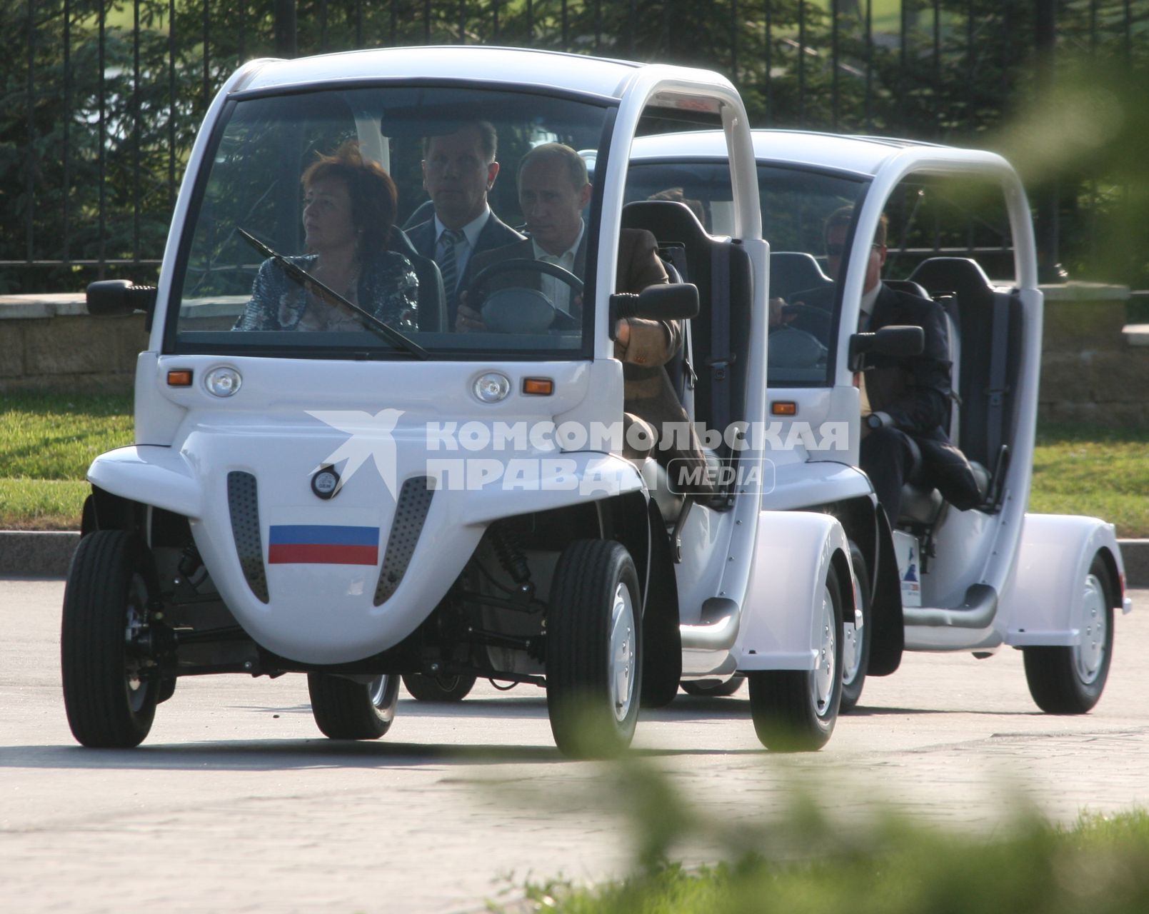 Владимир Путин с женой Людмилой на автокаре