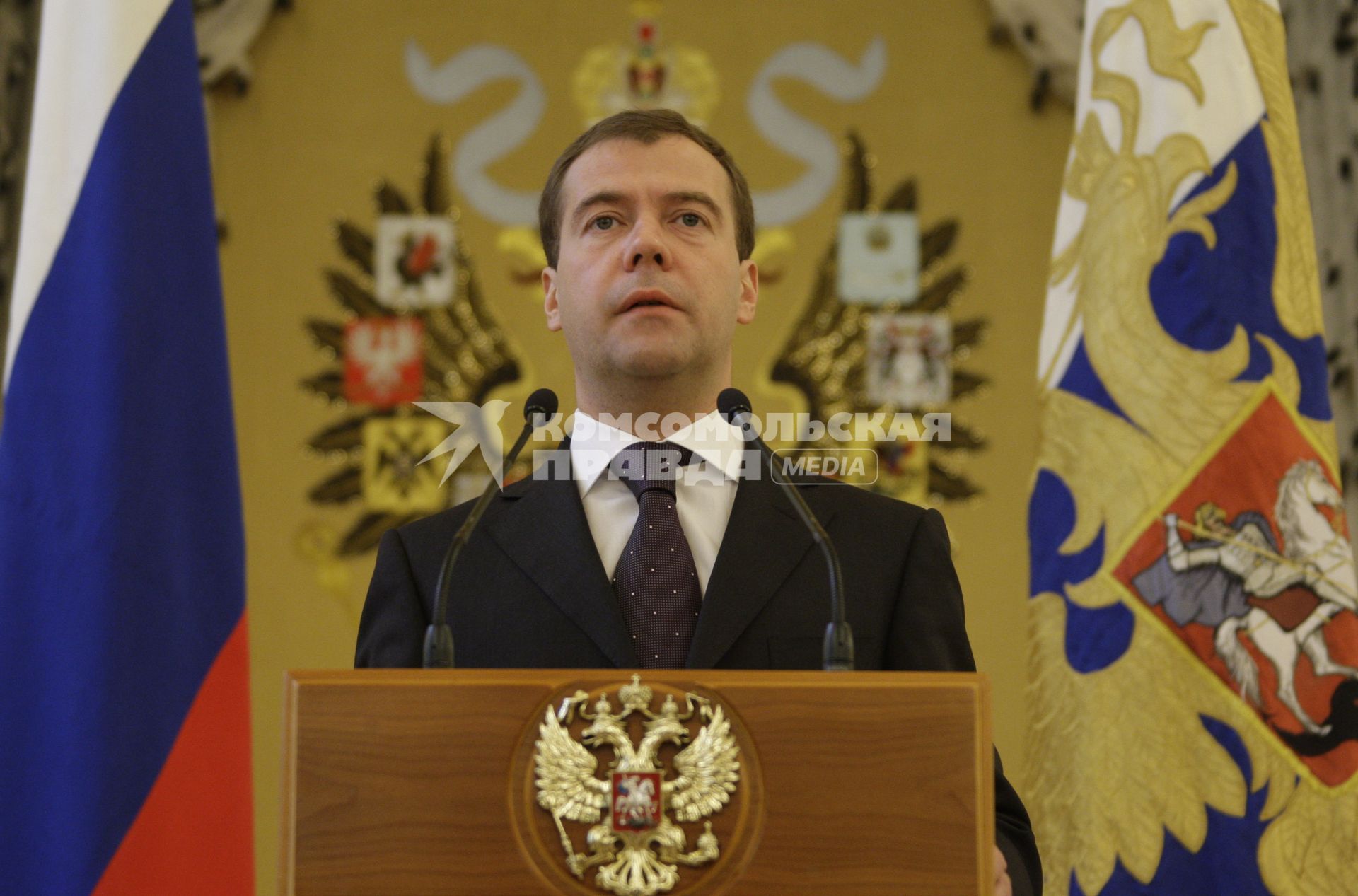 Дмитрий Медведев на торжественном приеме в Кремле поздравил выпускников военных академий и университетов с успешным окончанием учебы.