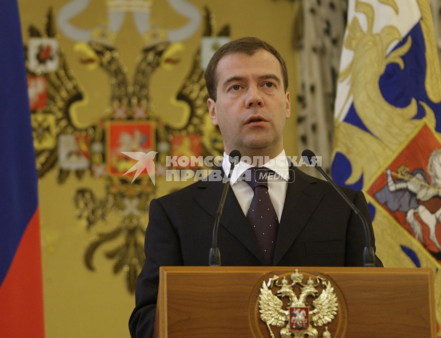 Дмитрий Медведев на торжественном приеме в Кремле поздравил выпускников военных академий и университетов с успешным окончанием учебы.