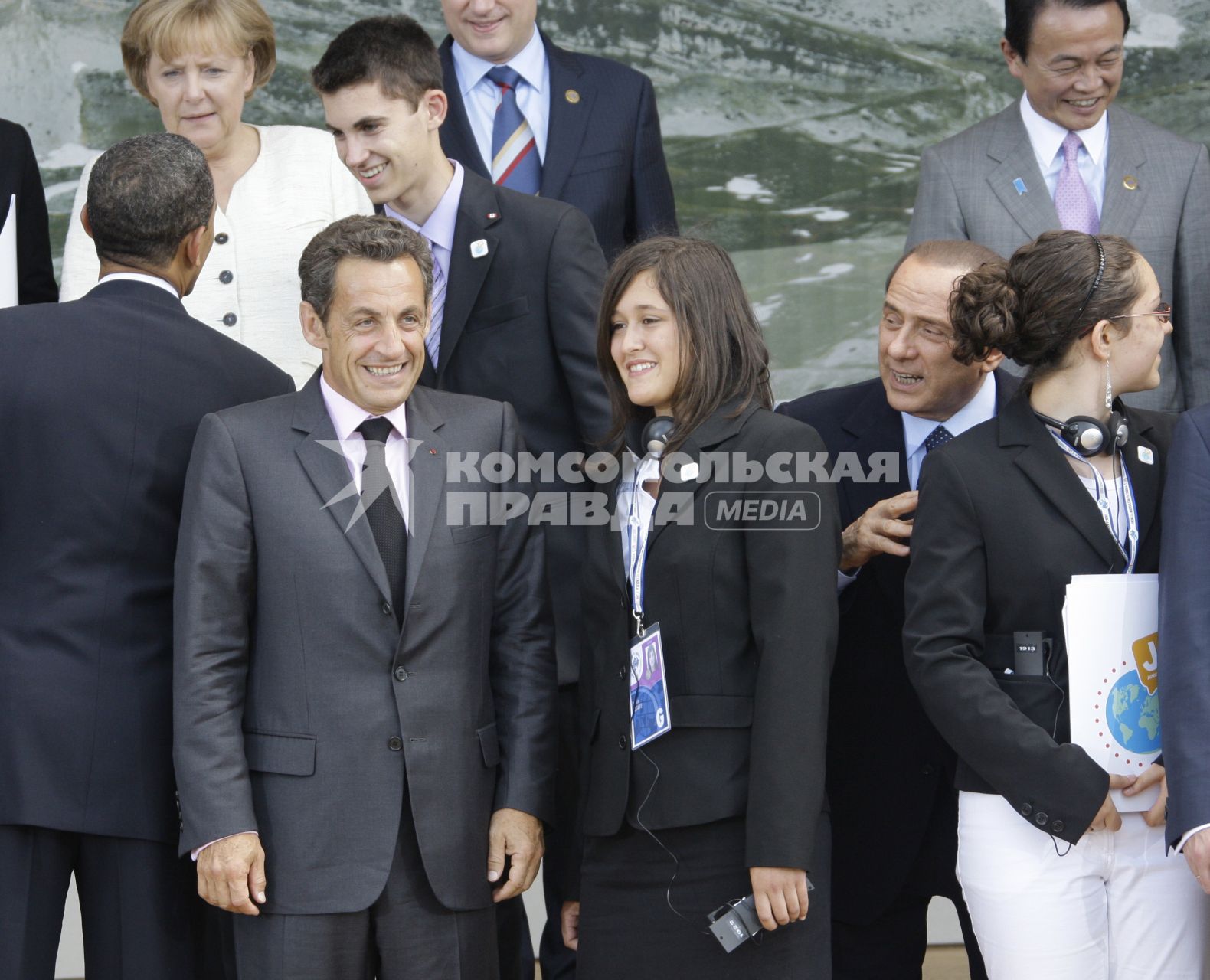 Рабочее заседание глав государств и правительств Группы восьми с участием представителей Бразилии, Египта, Индии, Китая, Мексики и ЮАР. Николя Саркози и Сильвио Берлускони.