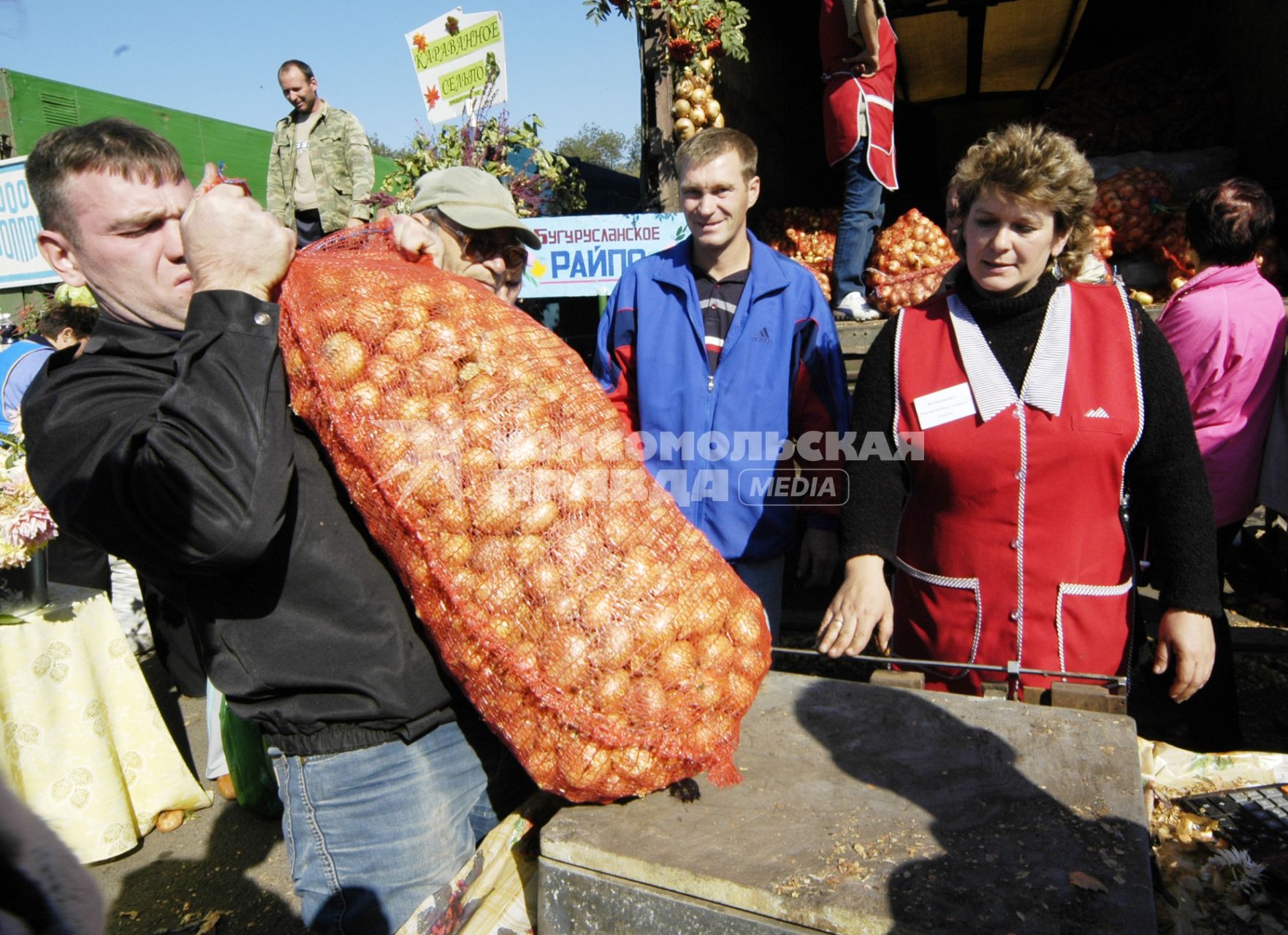 Торговля овощами на рынке