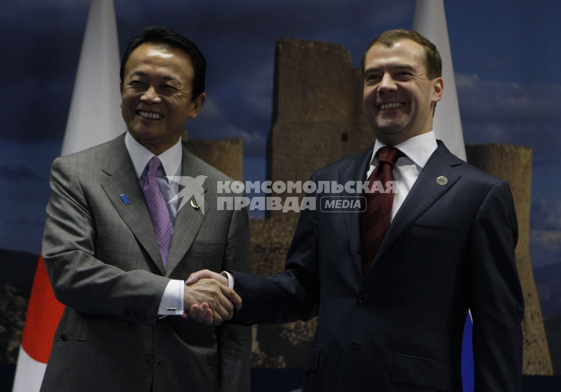 Саммит Группы восьми. Дмитрий Медведев с Премьер-министром Японии Таро Асо.