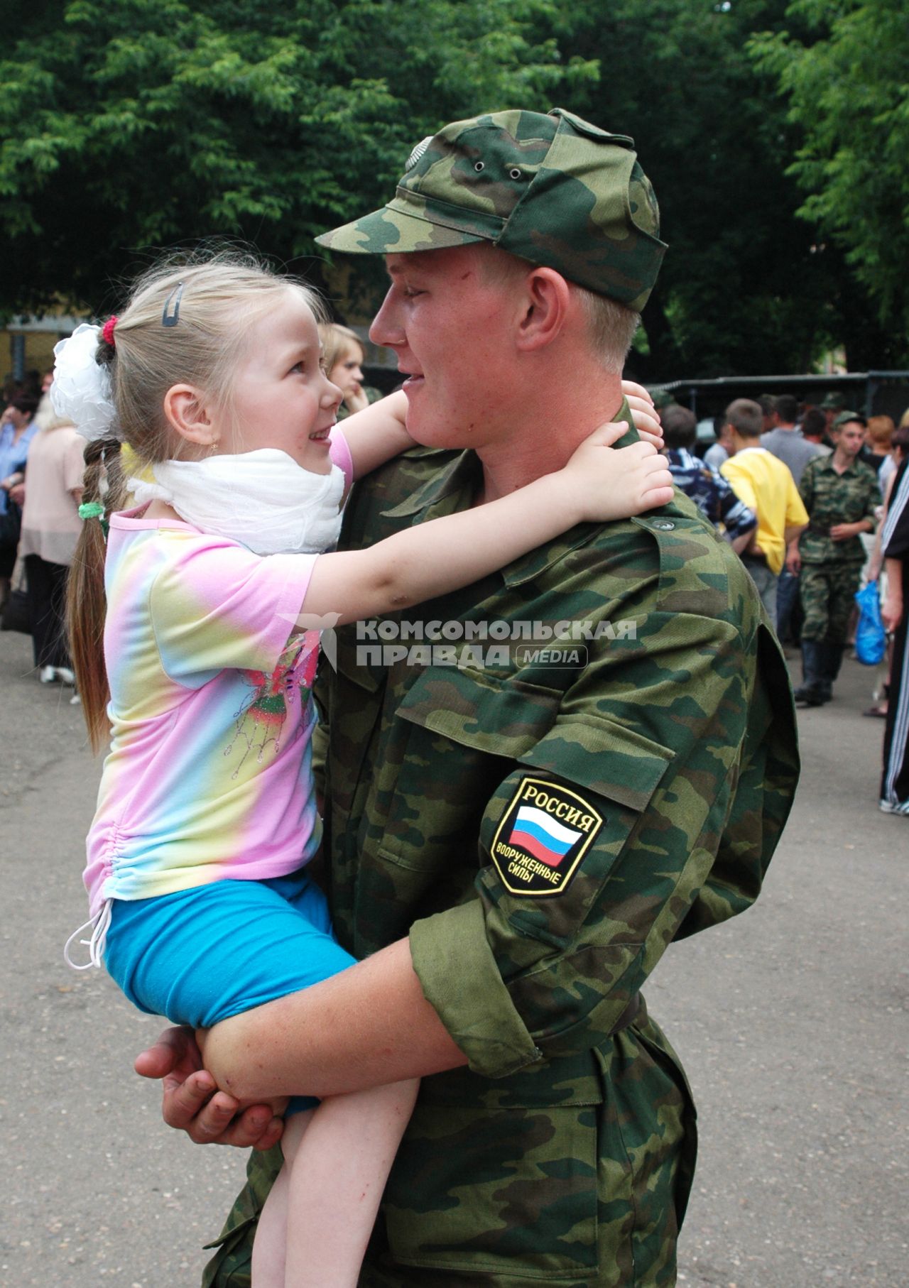 призывники на призывном пункте