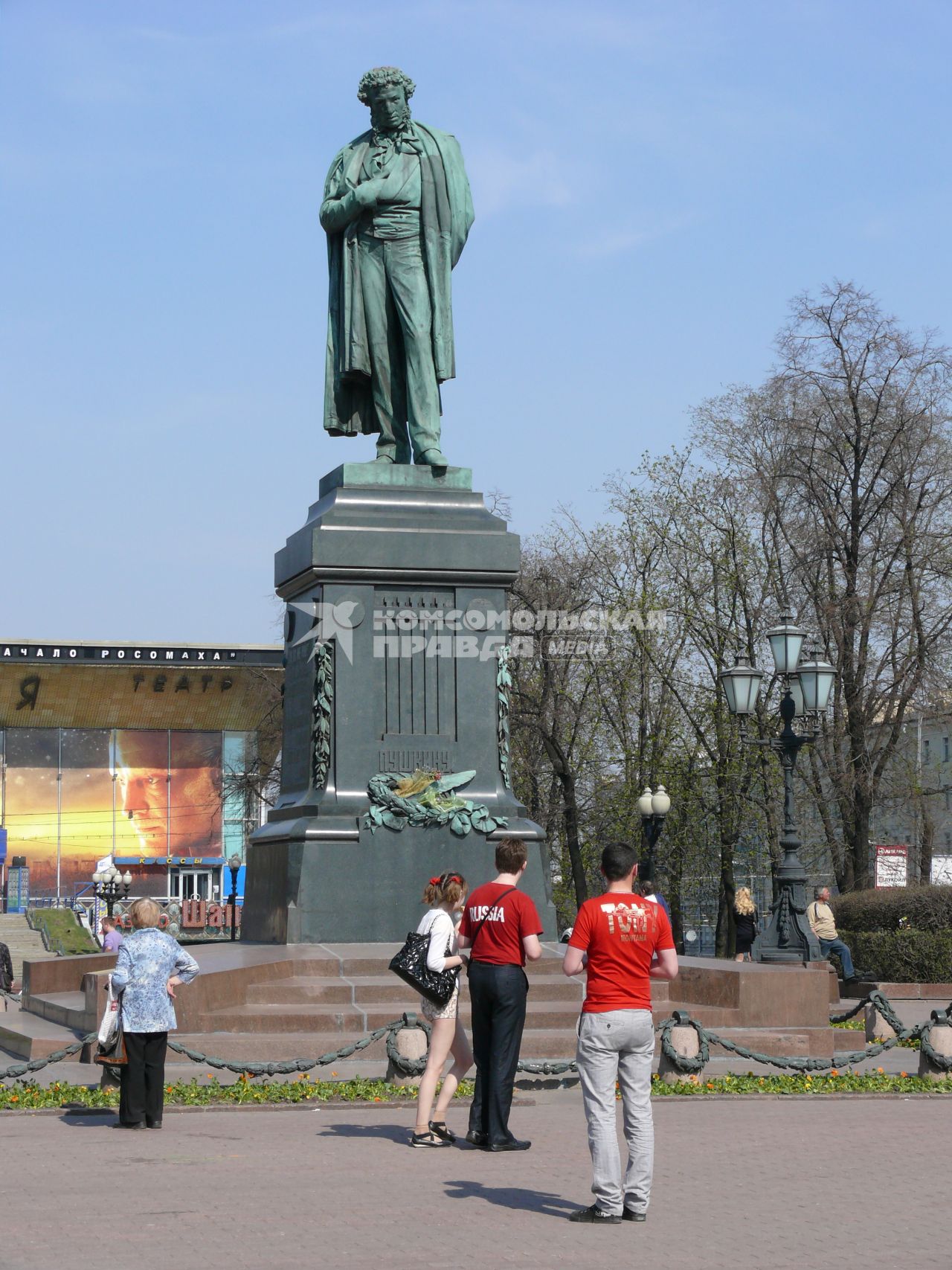 Памятник Пушкину (г. Москва, Пушкинская площадь).
Установлен 6 июня 1880 года. Скульптор - Александр Михайлович Опекушин.