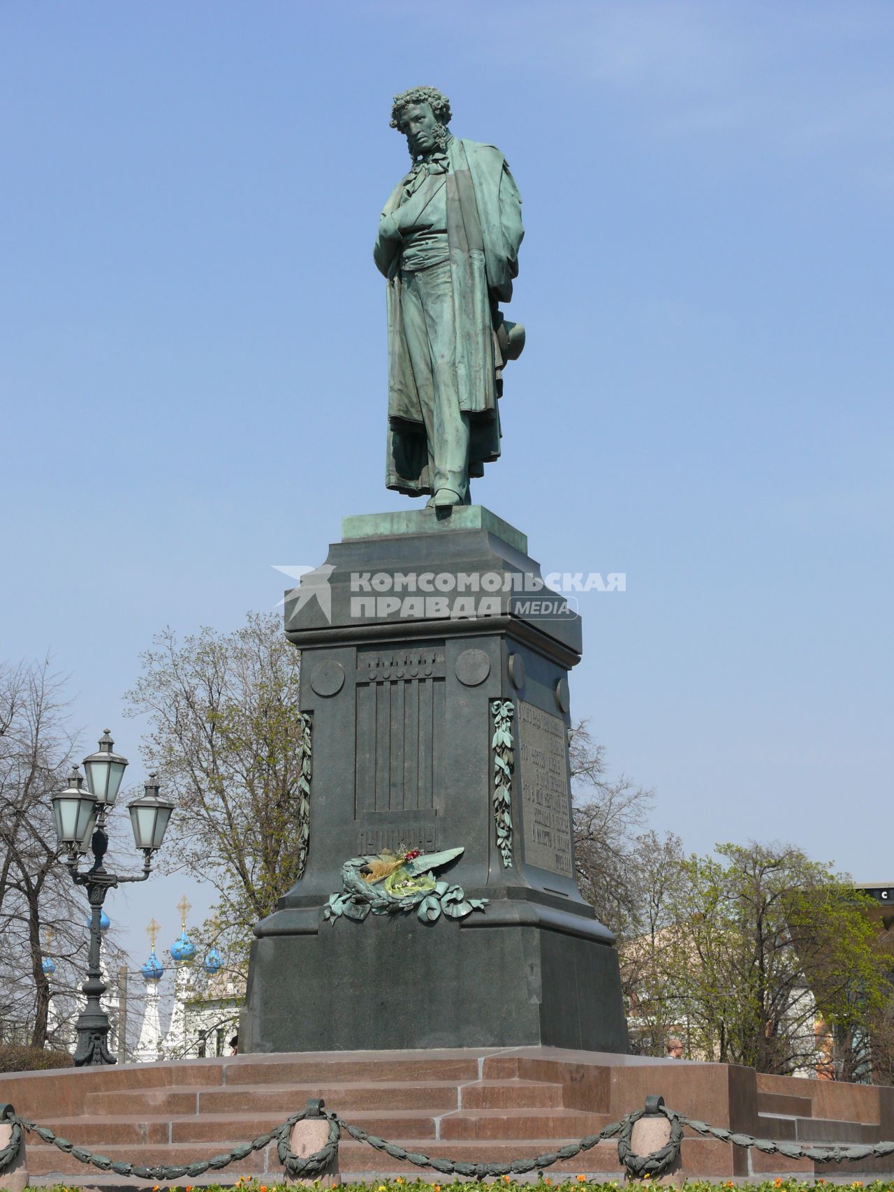 Памятник Пушкину (г. Москва, Пушкинская площадь).
Установлен 6 июня 1880 года. Скульптор - Александр Михайлович Опекушин.