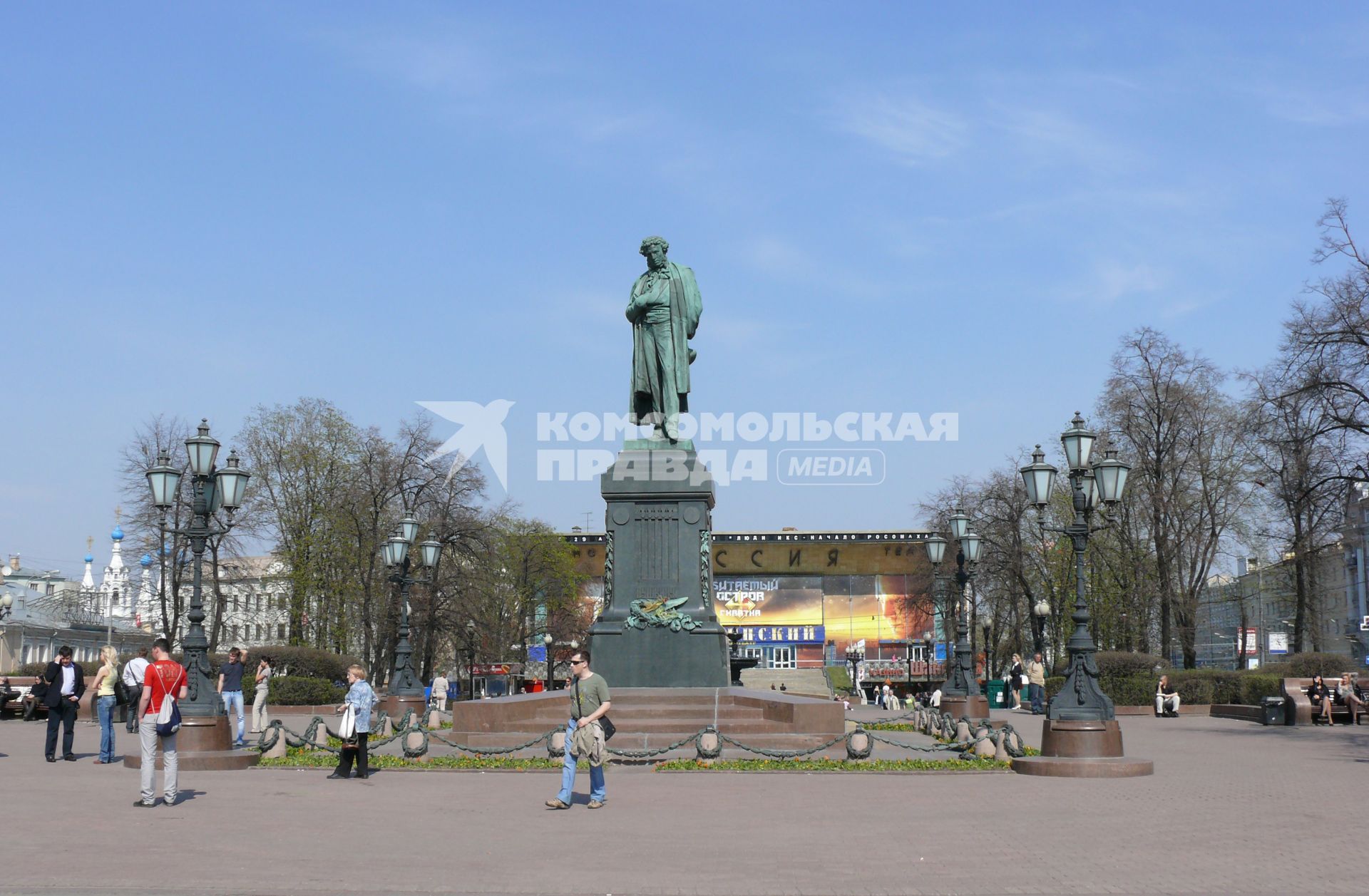 Памятник Пушкину (г. Москва, Пушкинская площадь).
Установлен 6 июня 1880 года. Скульптор - Александр Михайлович Опекушин.