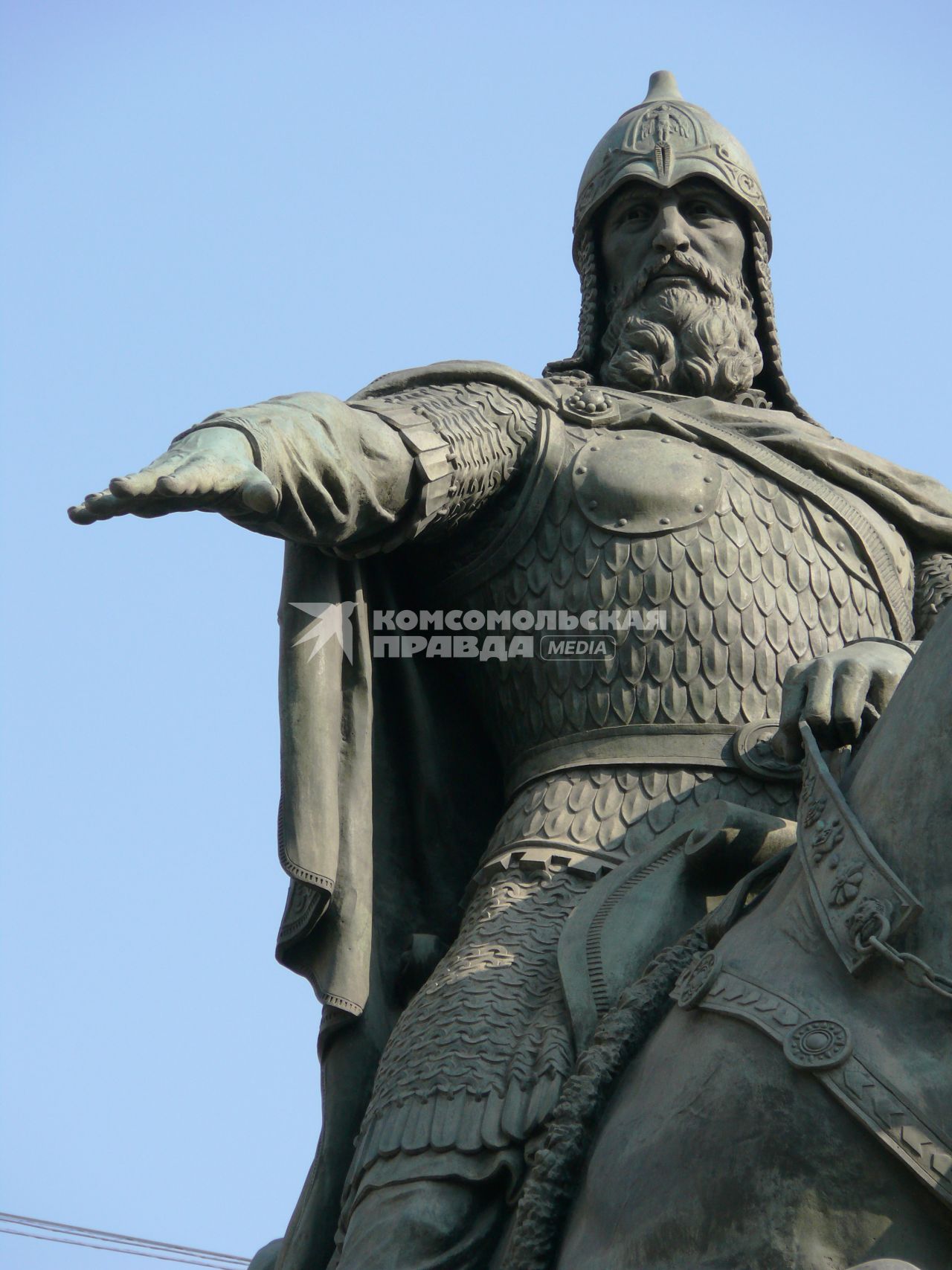 Памятник Юрию Долгорукому - московский скульптурный памятник  основателю города , первому суздальскому князю (впоследствии также Великому князю Киевскому). Установлен в 1954 году на Тверской площади (до 1993 года называвшейся Советской), напротив здания Мэрии Москвы (в советскую эпоху . здание Моссовета). Скульпторы С. М. Орлов, А. П. Антропов, Н. Л. Штамм, архитектурное оформление В. Андреева.