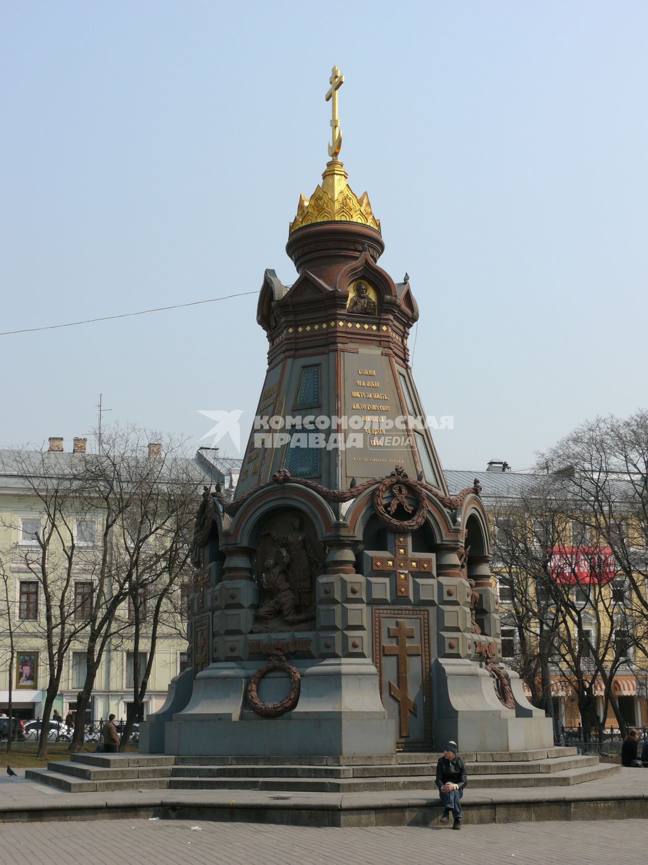 Часовня-памятник гренадерам, павшим в бою под Плевной (Русско-турецкой войны 1877-78 годов)
Была построена по инициативе и на добровольные пожертвования оставшихся в живых гренадеров - участников Плевненского сражения.
Открытие состоялось 27 ноября 1887 года, в день десятилетия героической битвы под Плевной.
Автор проекта - академик архитектуры В. О. Шервуд.