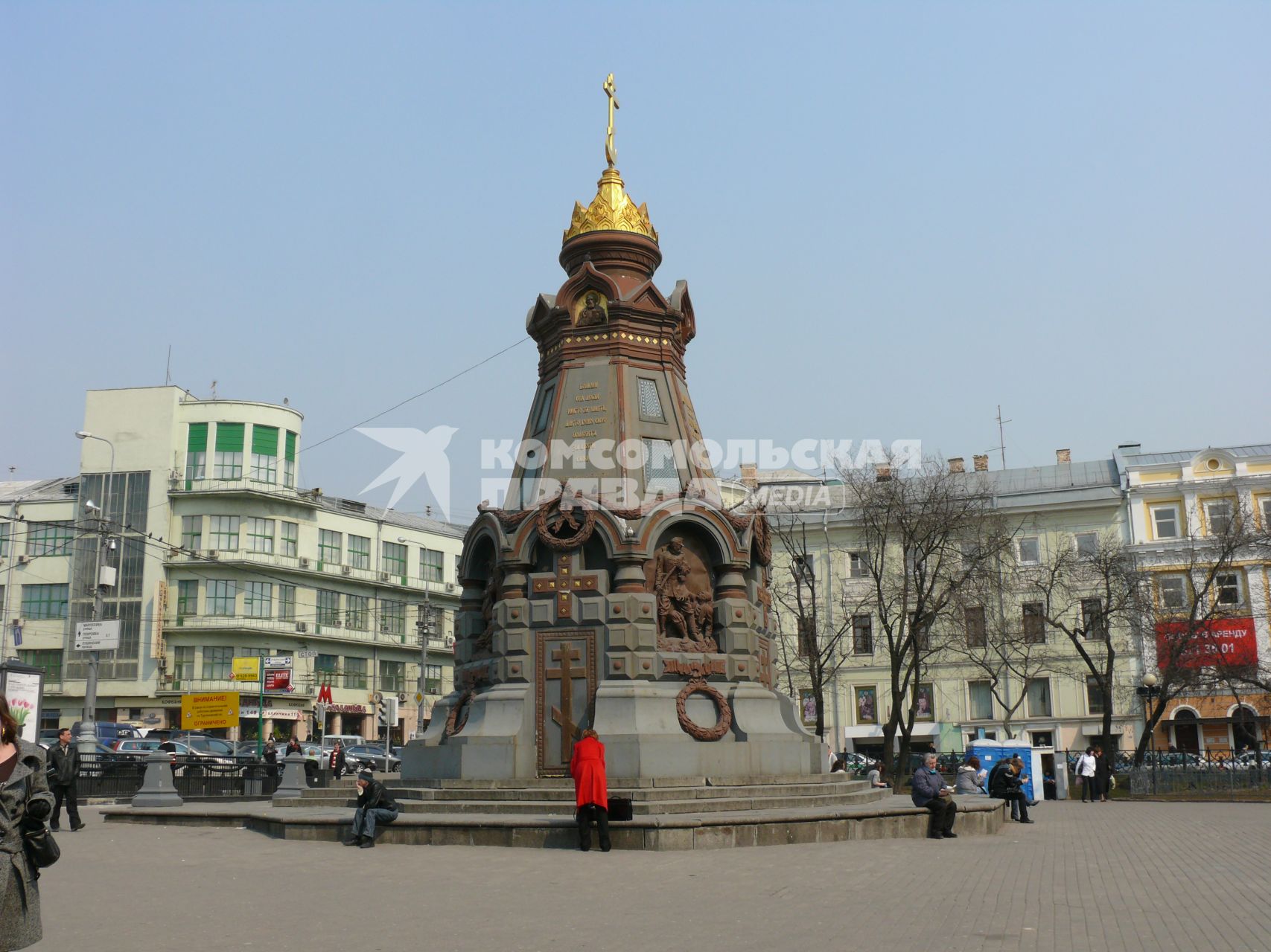 Часовня-памятник гренадерам, павшим в бою под Плевной (Русско-турецкой войны 1877-78 годов)
Была построена по инициативе и на добровольные пожертвования оставшихся в живых гренадеров - участников Плевненского сражения.
Открытие состоялось 27 ноября 1887 года, в день десятилетия героической битвы под Плевной.
Автор проекта - академик архитектуры В. О. Шервуд.