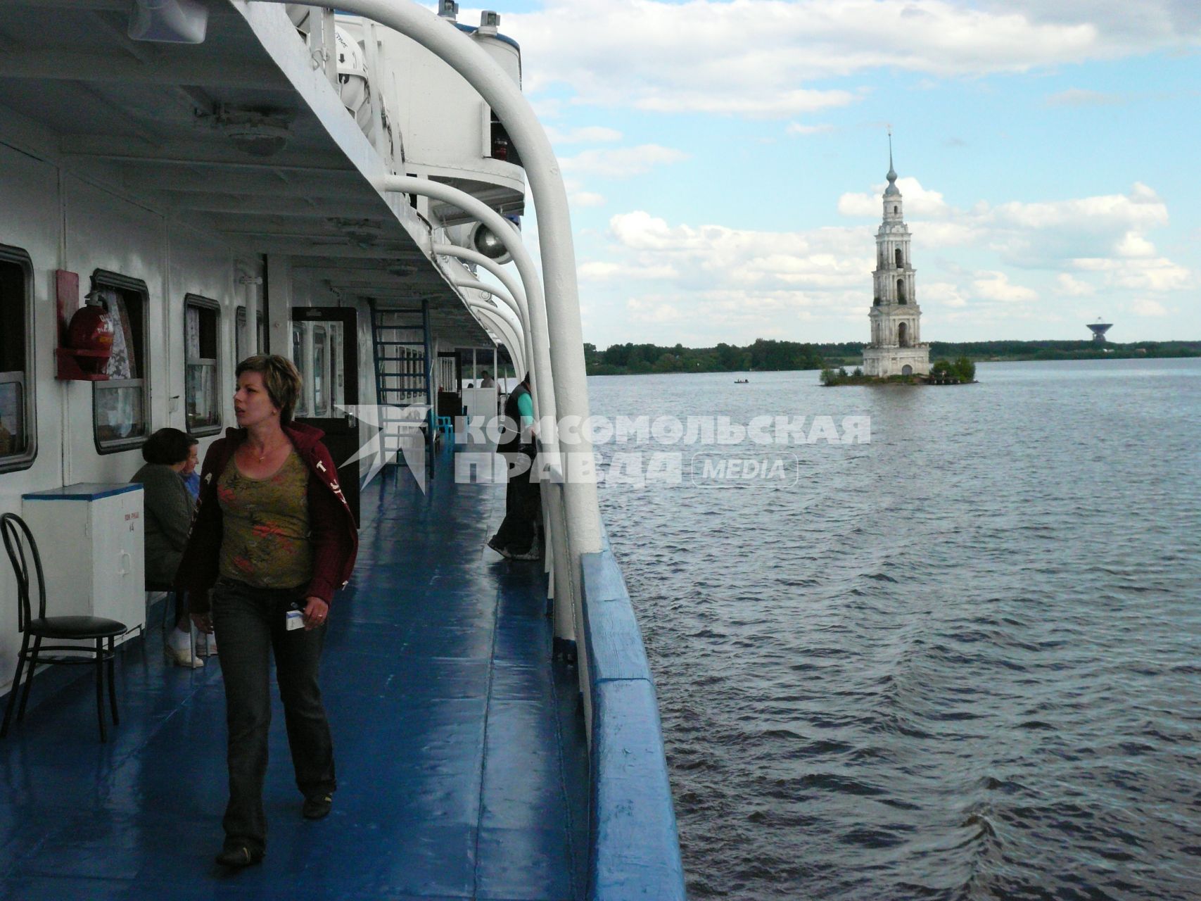 Канал имени Москвы . соединяет реку Москву с Волгой. Расположен в Московской и Тверской областях России, частично протекает по городу Москве. Длина 128 км. Ширина канала по поверхности . 85 м, по дну . 45 м, глубина . 5,5 м Канал имени Москвы 100608