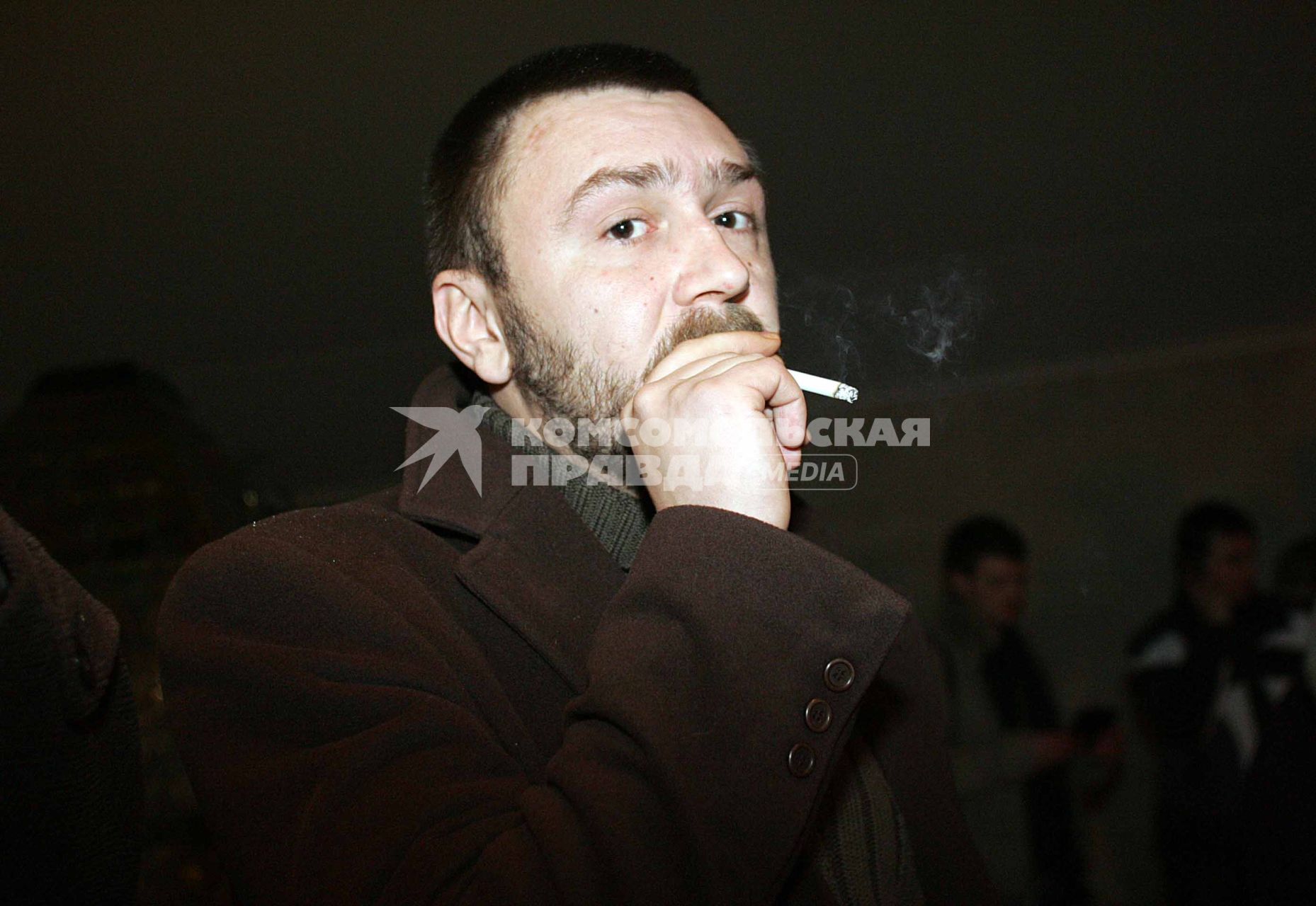 Шнуров Сергей Владимирович (сценический псевдоним  Шнур ; 13 апреля 1973, Ленинград, СССР) . российский рок-музыкант, лидер групп  Ленинград  и  Рубль . Также выпускал сольные альбомы, снимался в кино, был ведущим передач  Окопная жизнь  и  Шнур вокруг света , писал музыку для фильмов.