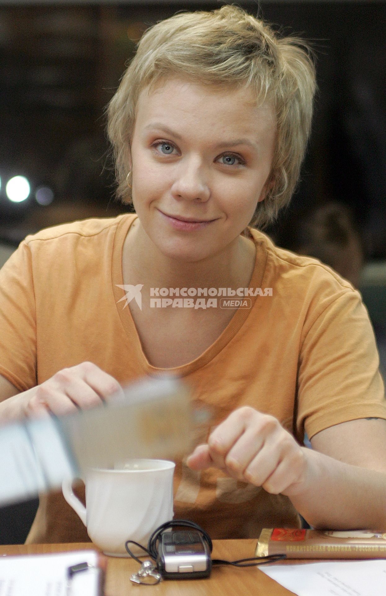 Перова Елена Вячеславовна (24 июня 1976, Москва) . российская певица, телеведущая, музыкант, актриса, автор песен.