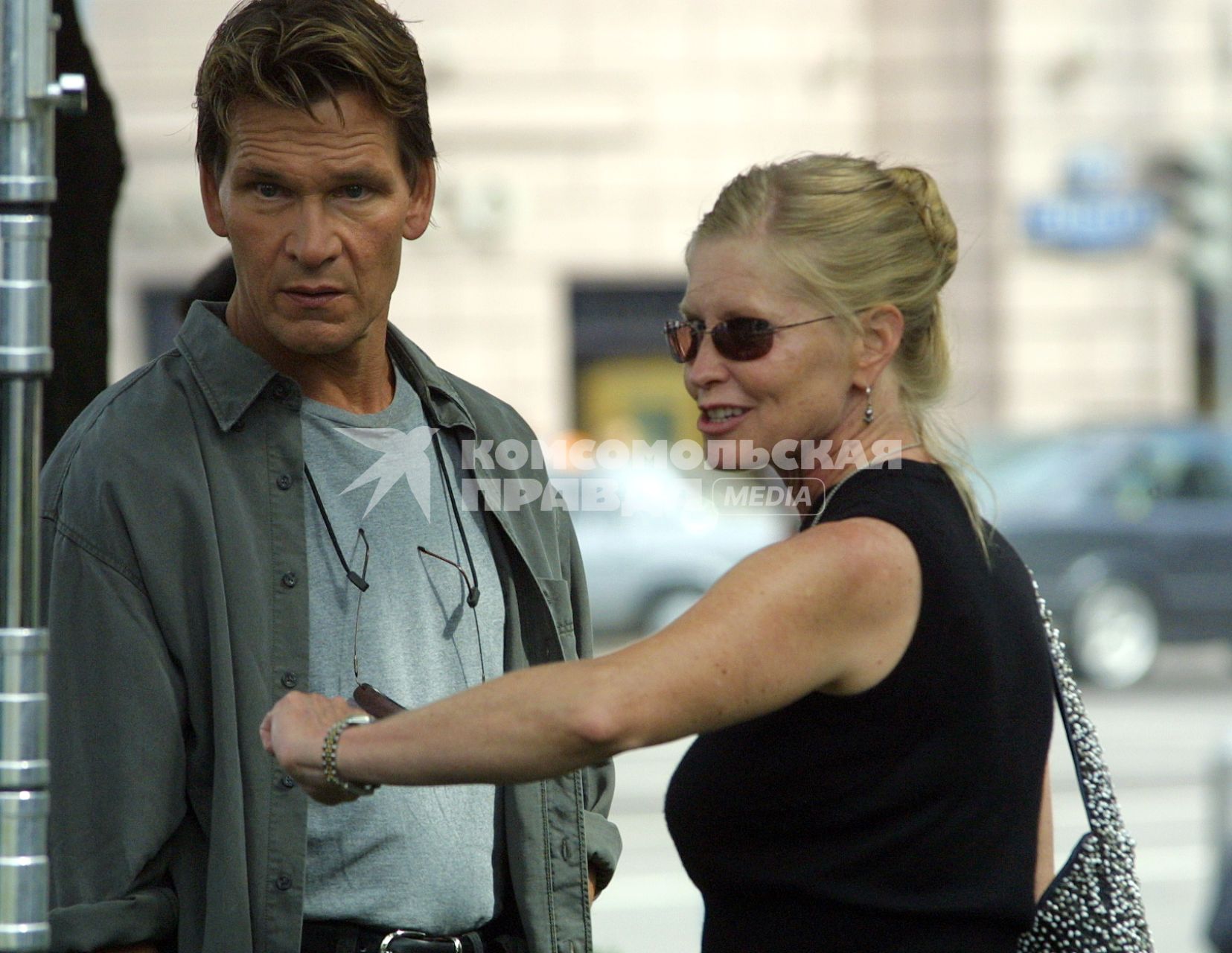 Патрик Суэйзи (англ. Patrick Swayze ; 18 августа 1952(19520818) . 14 сентября 2009) . американский актёр, танцор и автор-исполнитель, наиболее известный по ролям в фильмах  Грязные танцы  (1987) и  Привидение  (1990). В 1991 году американский журнал  People  назвал актёра  самым сексуальным мужчиной  года.
